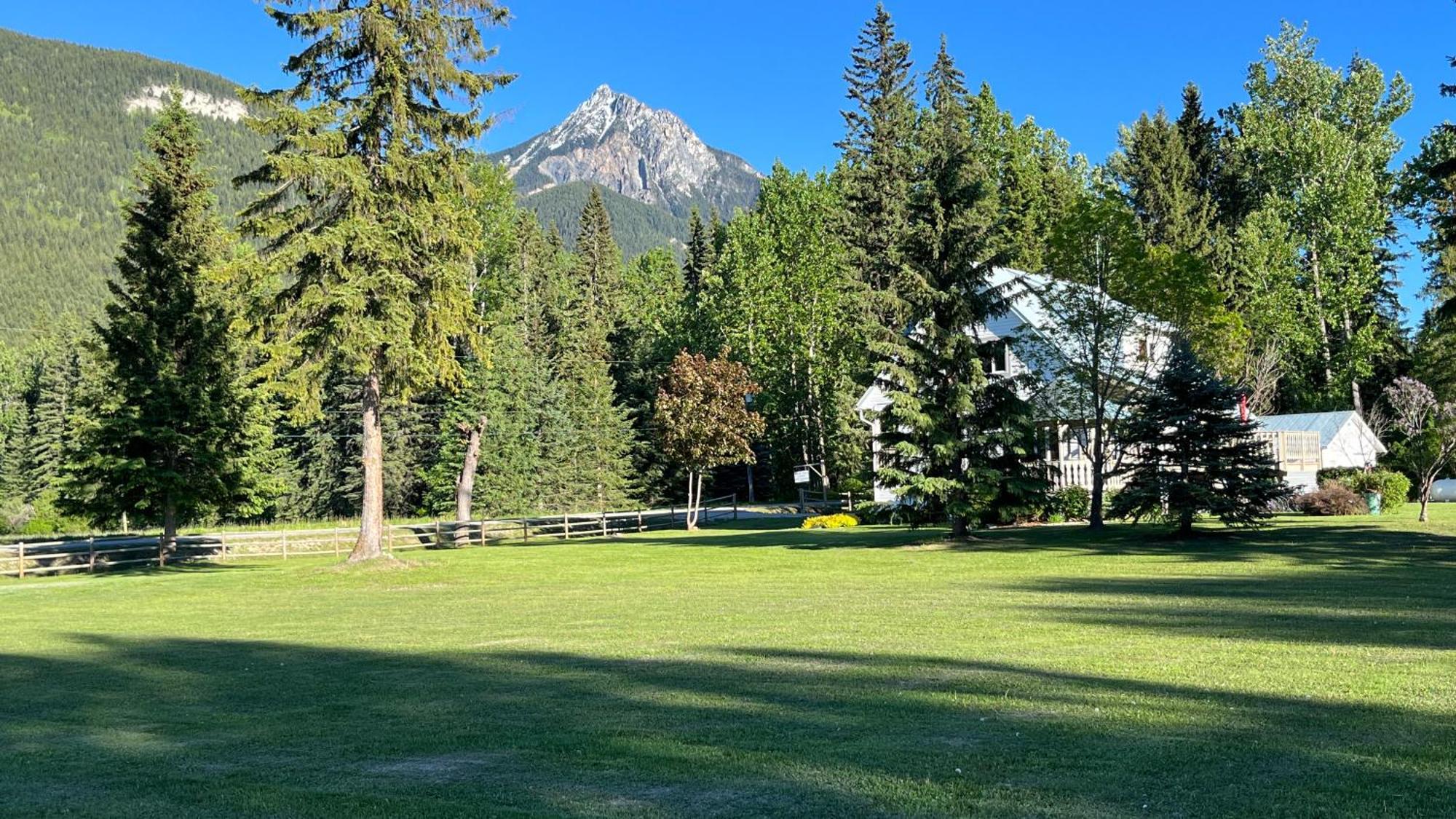 Bear Paw Lodge Golden Kültér fotó